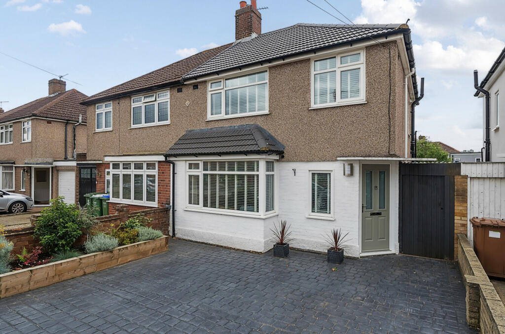 3 bedroom semidetached house for sale in Ronaldstone Road, Sidcup