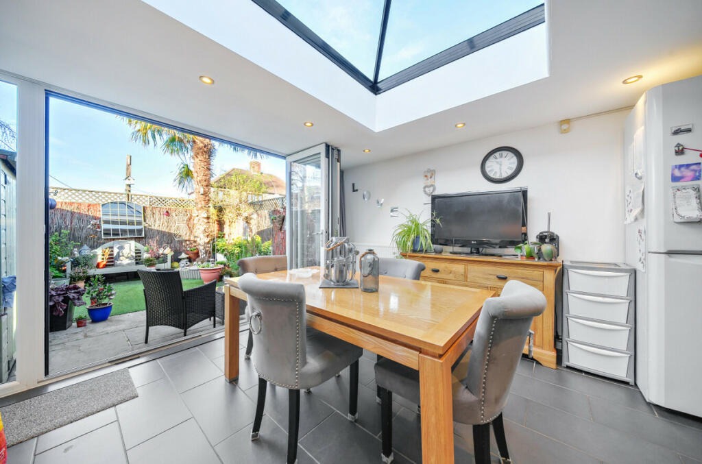 Additional property image - Fen Grove, Sidcup, DA15 8QQ