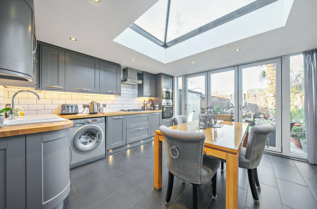 Additional property image - Fen Grove, Sidcup, DA15 8QQ