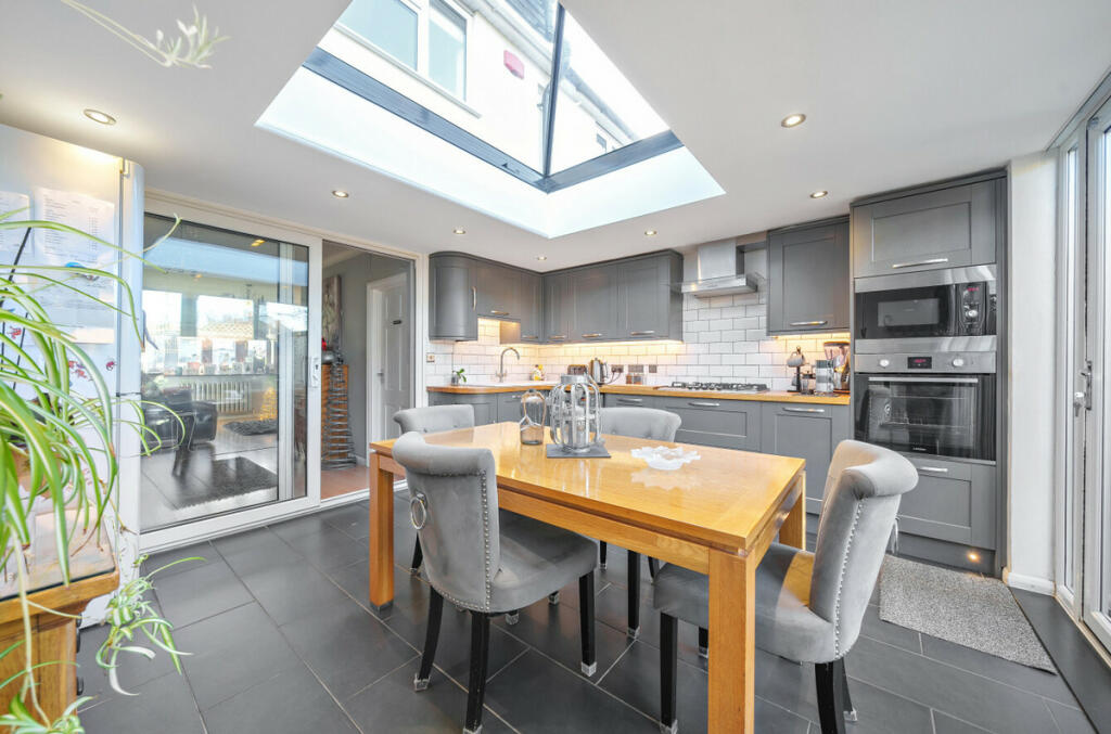 Additional property image - Fen Grove, Sidcup, DA15 8QQ
