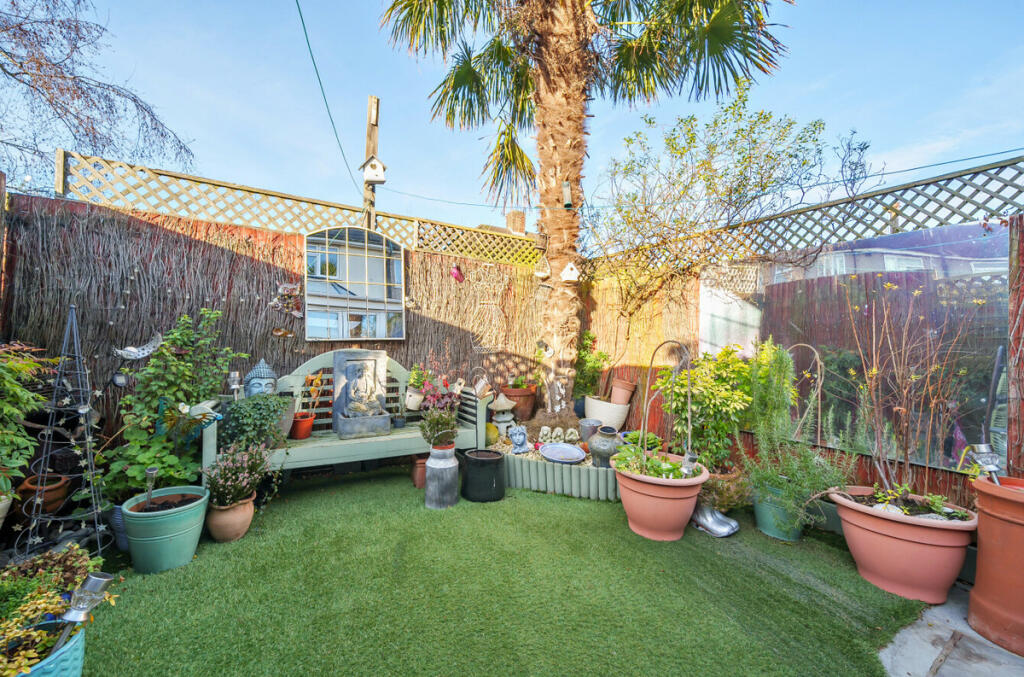 Additional property image - Fen Grove, Sidcup, DA15 8QQ