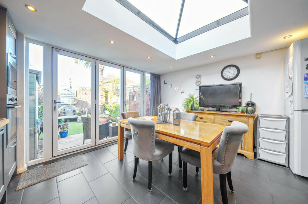 Additional property image - Fen Grove, Sidcup, DA15 8QQ