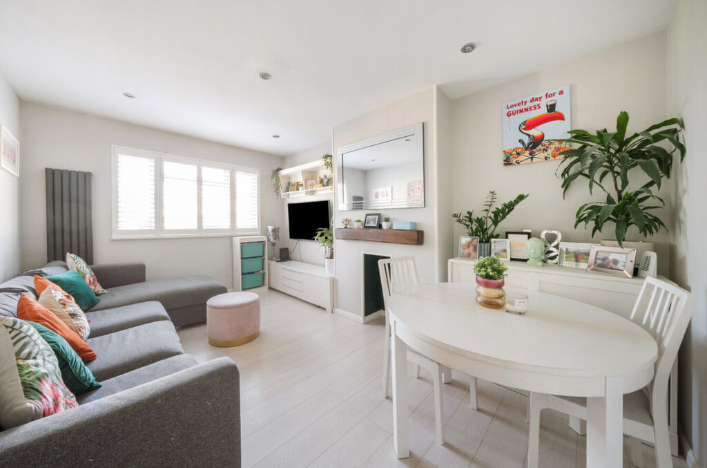 Additional property image - Hillview Road, Chislehurst, BR7 6DT