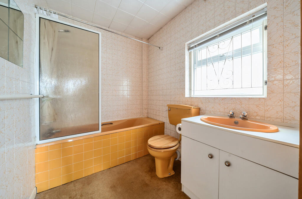 Additional property image - East Rochester Way, Sidcup, DA15 8TF