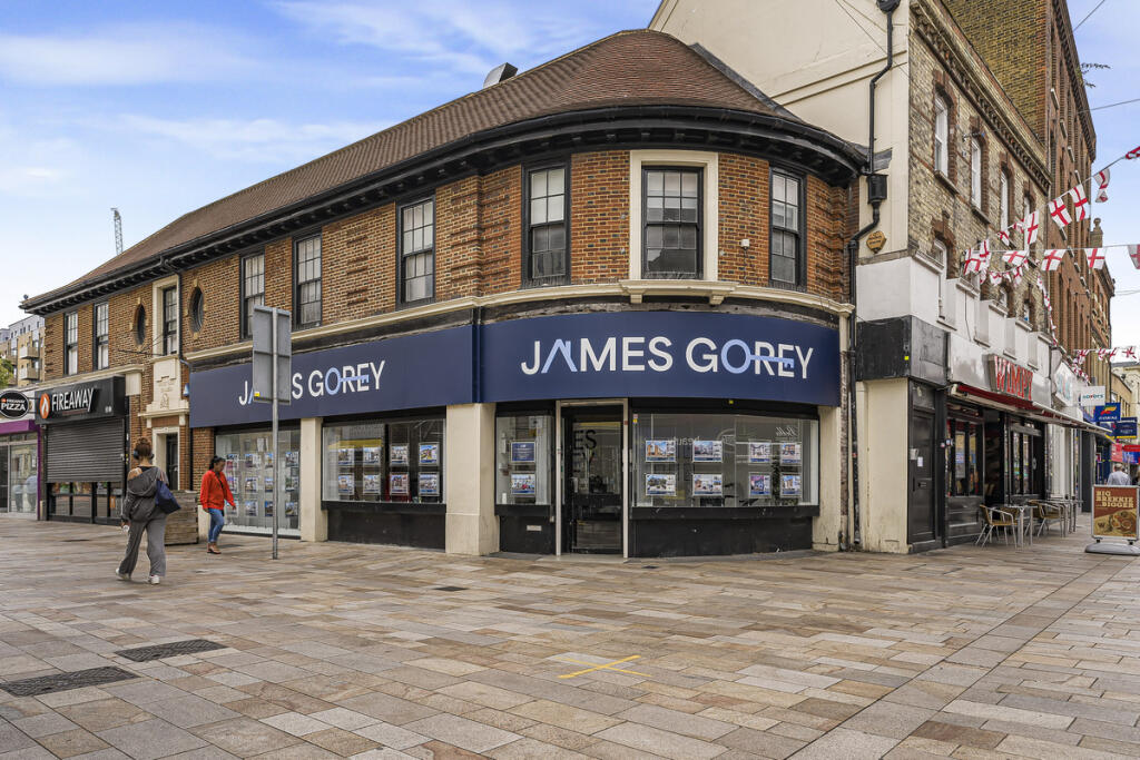 High street retail property for rent in High Street, Dartford, DA1 1DT, DA1