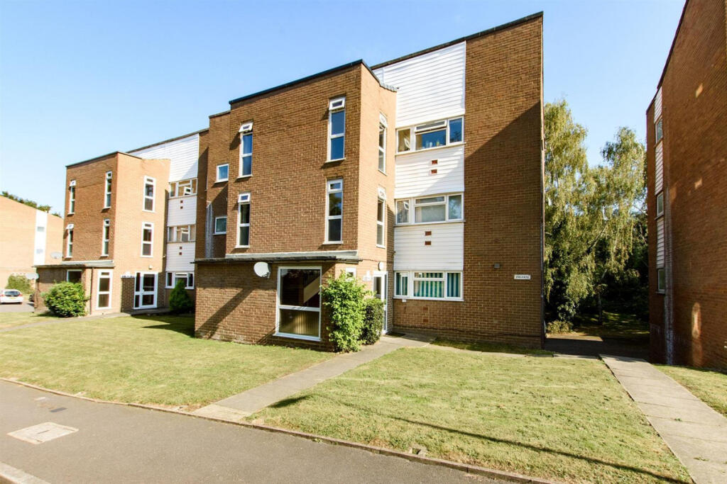 Main image of property: Kempton Close, Erith, DA8 3SR