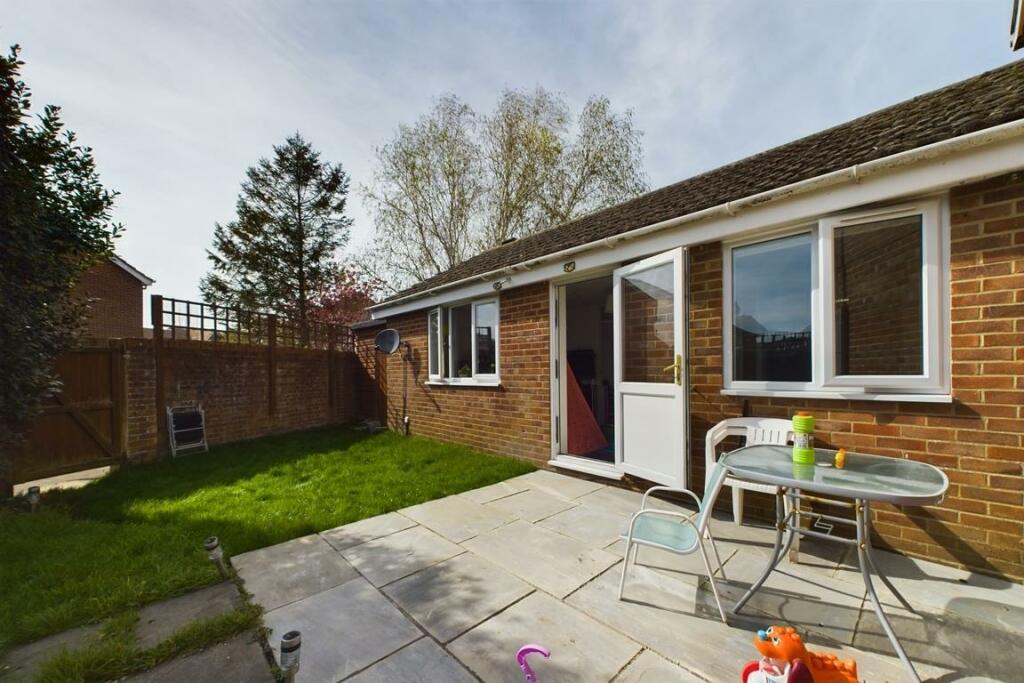 1 bedroom semidetached bungalow for sale in Caernarvon Road