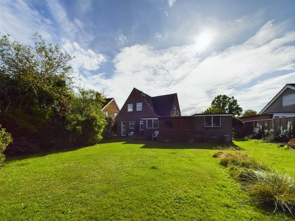 4 bedroom detached house for sale in Flaxman Avenue, Chichester, PO19