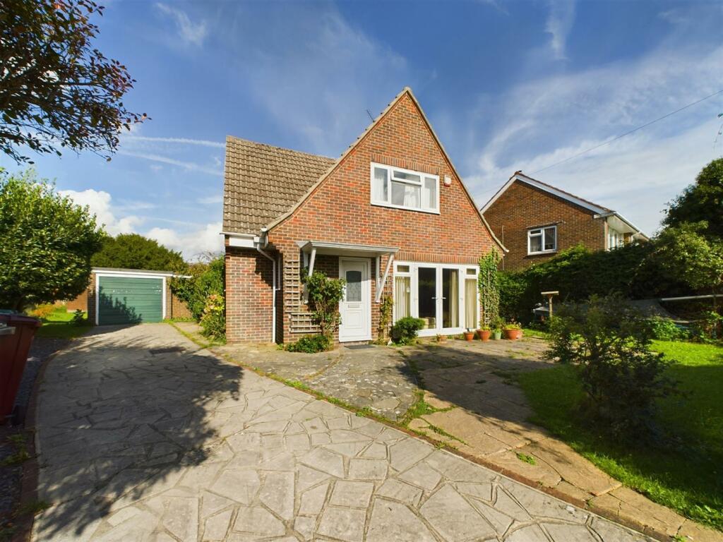 4 bedroom detached house for sale in Flaxman Avenue, Chichester, PO19