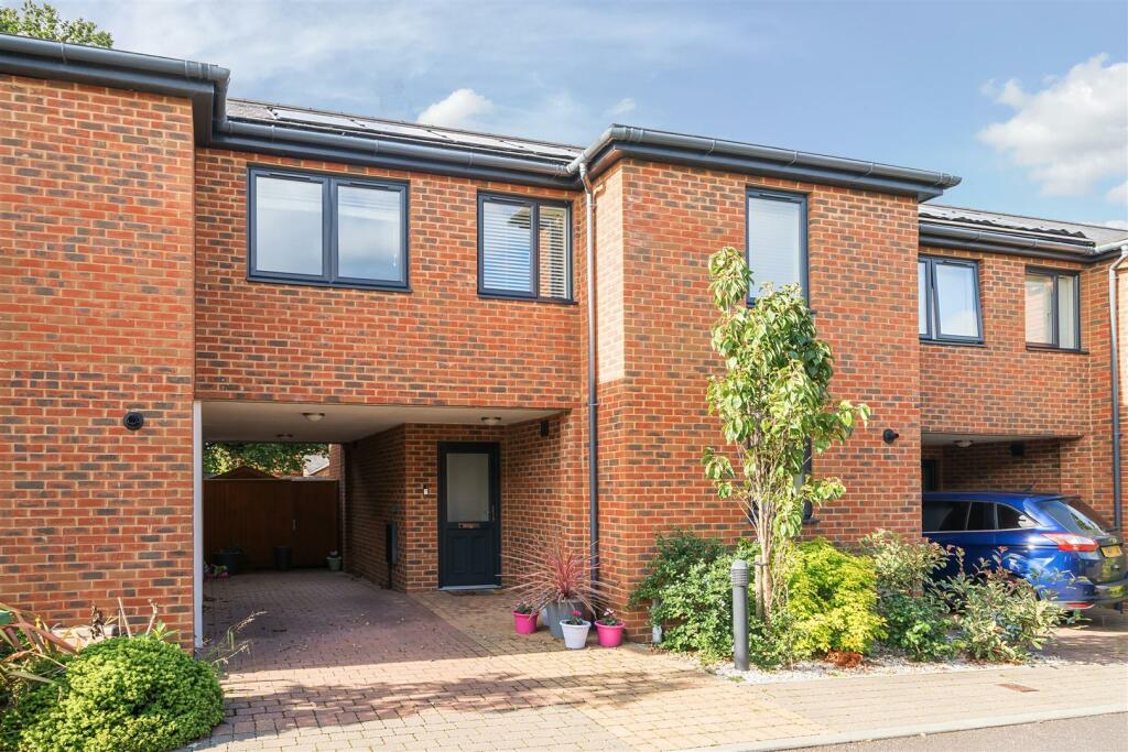 4 bedroom terraced house for sale in Dairy Close, Southampton, SO19