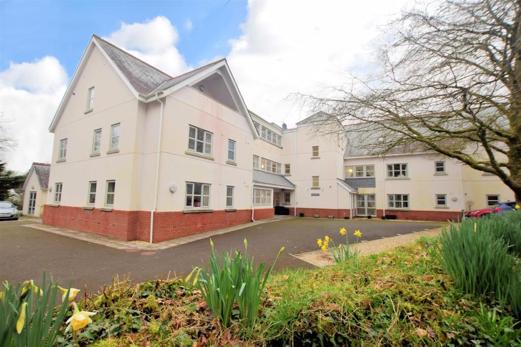 2 bedroom retirement property for sale in Crapstone, Yelverton, PL20