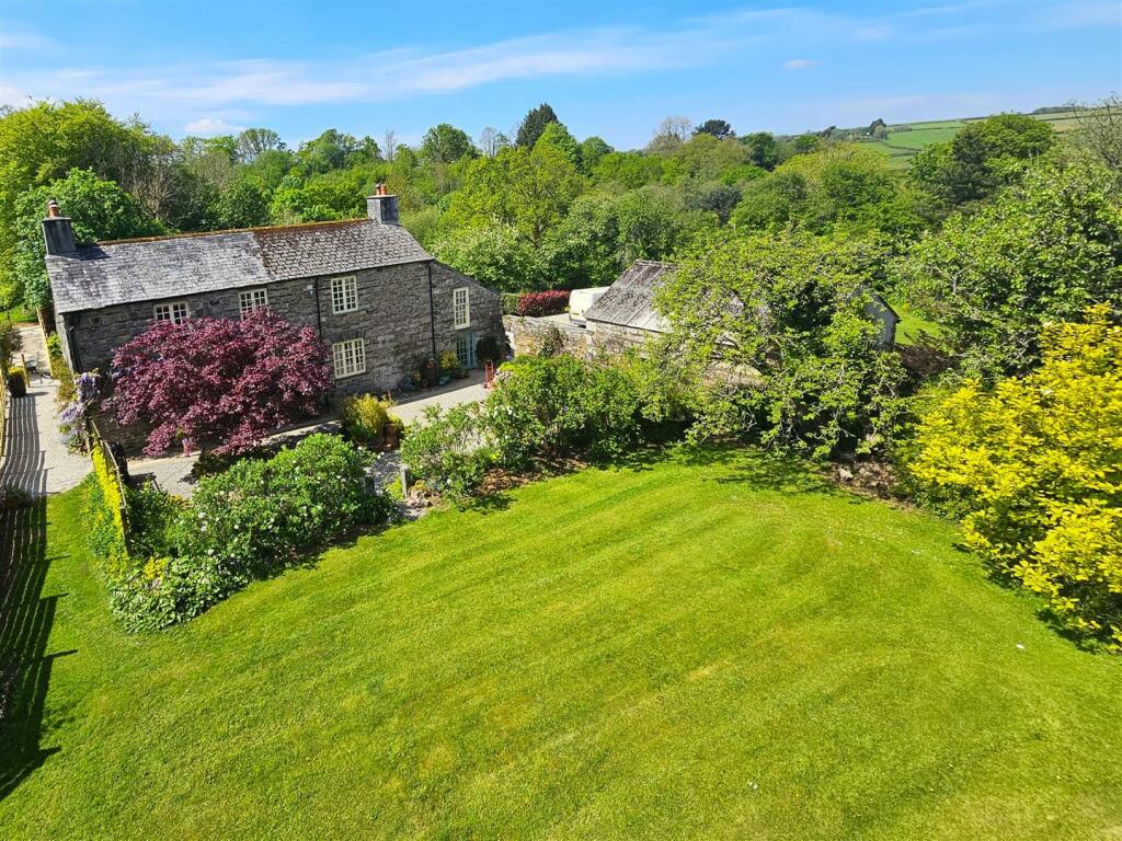 5 bedroom detached house for sale in Southcoombe Road, Downgate