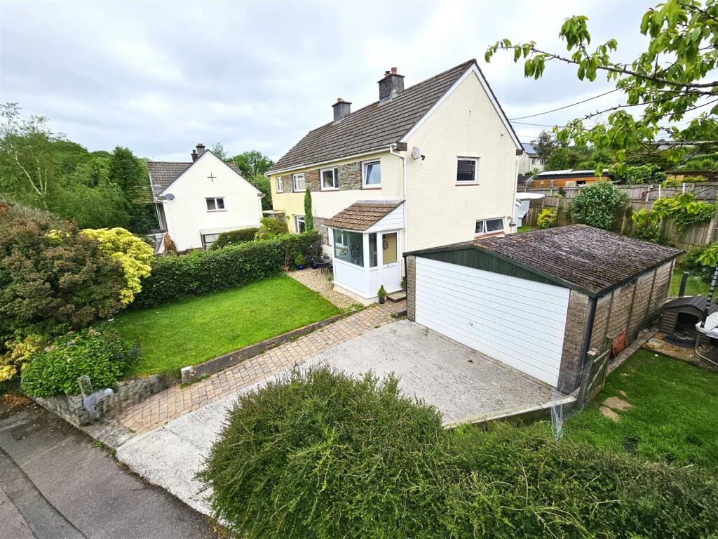 3 bedroom semidetached house for sale in Cross Park, Buckland