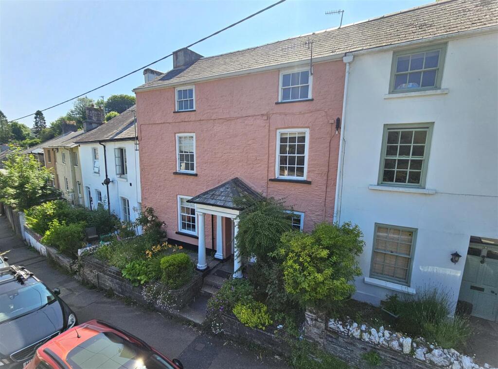 4 bedroom terraced house