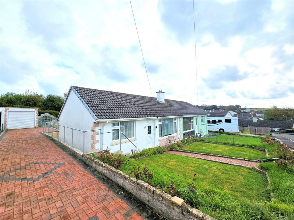 2 bedroom semidetached bungalow for sale in Maynard Park, Bere Alston