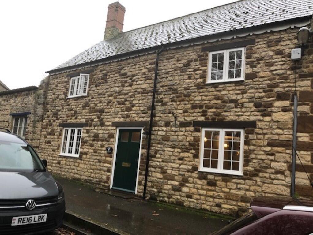 Main image of property: Daisys Cottage, High Street, OX17 2BD