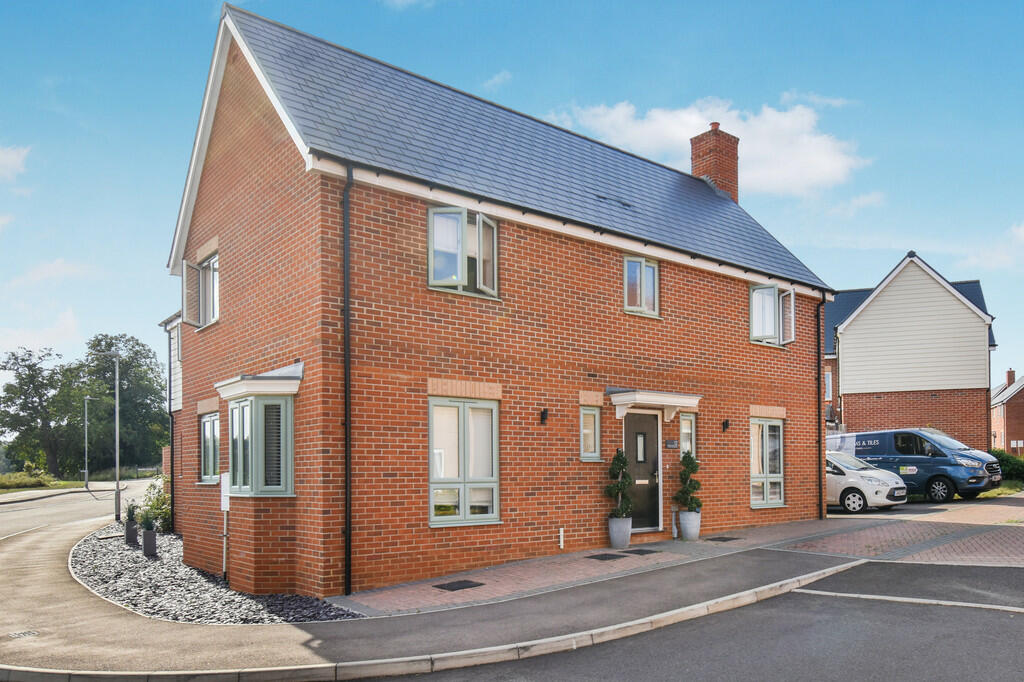 4 bedroom detached house for sale in Tear Crescent, Potton, SG19