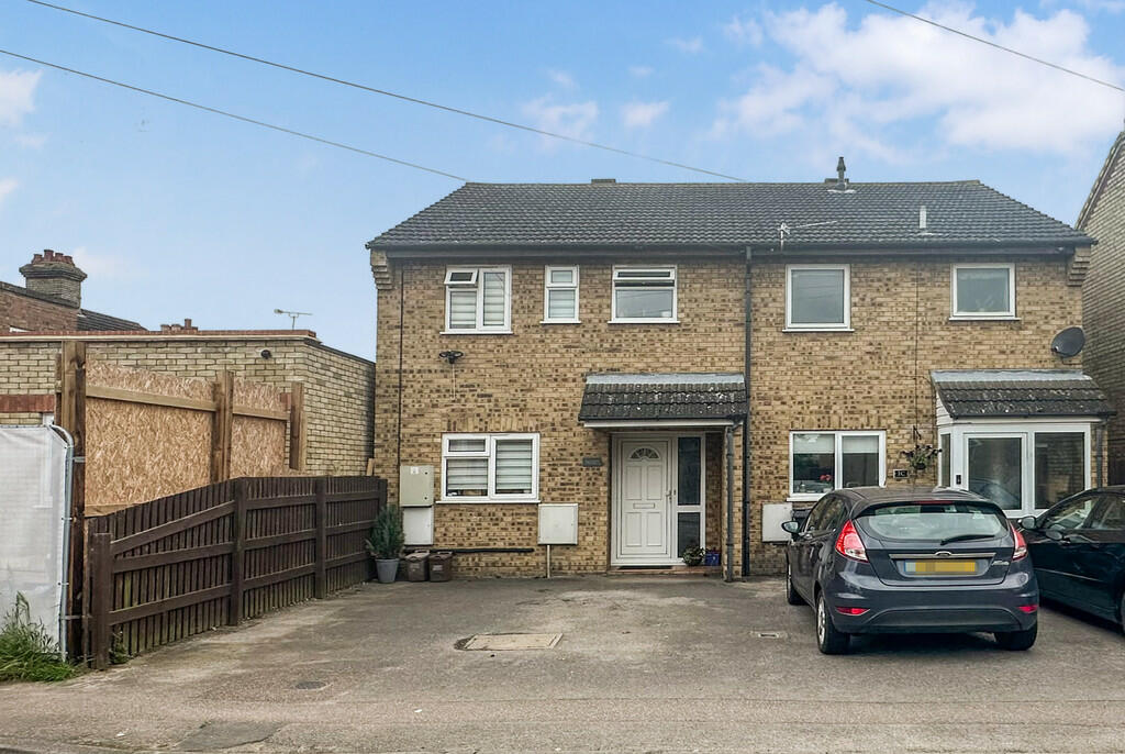 3 bedroom semidetached house for sale in Havelock Road, Biggleswade, SG18