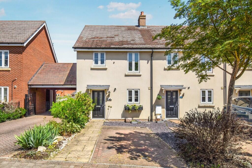 3 bedroom end of terrace house for sale in Saturn Way, Biggleswade, SG18