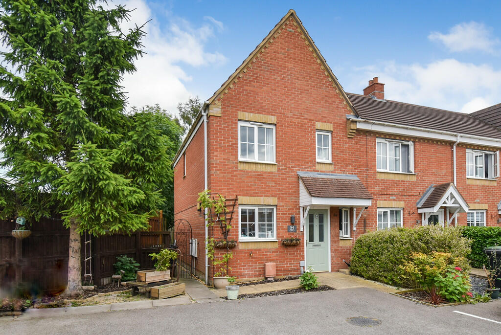3 bedroom end of terrace house for sale in Brunel Drive, Biggleswade, SG18