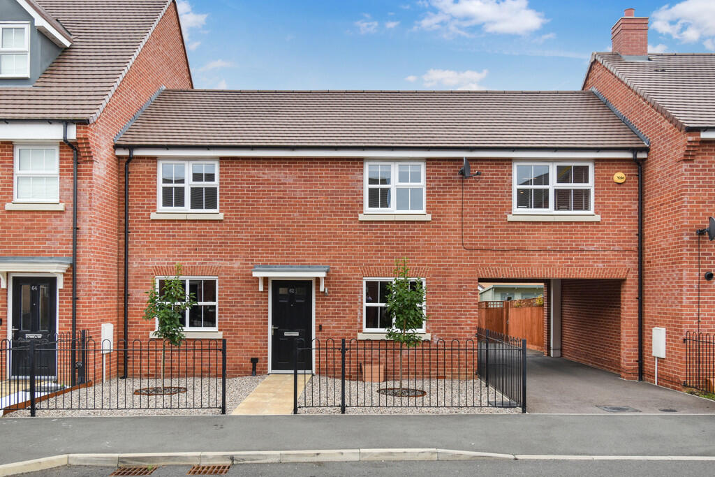 2 bedroom coach house for sale in Tavener Drive, Biggleswade, SG18