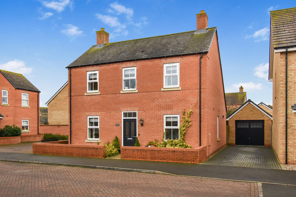 4 bedroom detached house