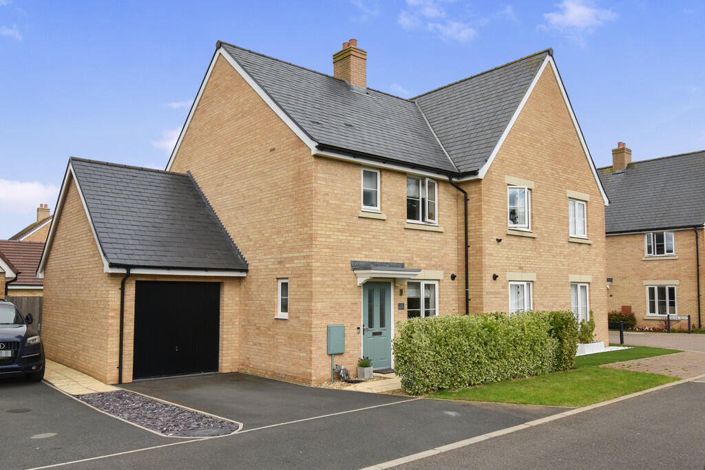 3 bedroom semidetached house for sale in Ribble Mead, Biggleswade, SG18