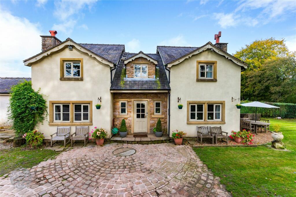 4 bedroom detached house for sale in Burgh Lane South, Chorley