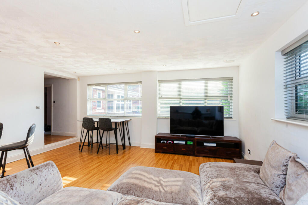 Additional property image - Templecombe Drive, Bolton, Greater Manchester, BL1 7TD