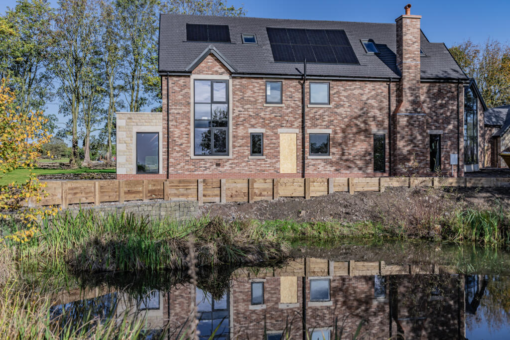 Additional property image - Green Gables, Green Common Lane,, Westhoughton, Bolton, Greater Manchester, BL5 3BN