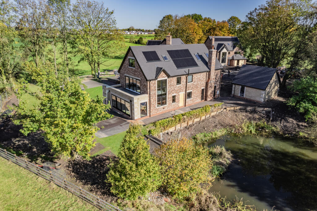 Additional property image - Green Gables, Green Common Lane,, Westhoughton, Bolton, Greater Manchester, BL5 3BN