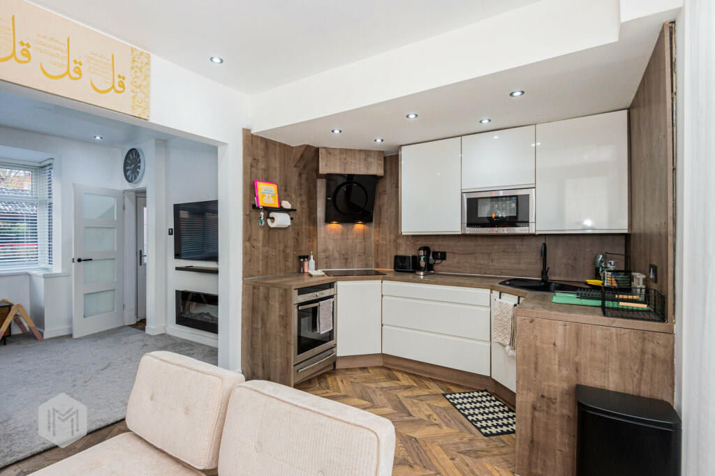Additional property image - Oxford Grove, Bolton, Greater Manchester, BL1 3AN