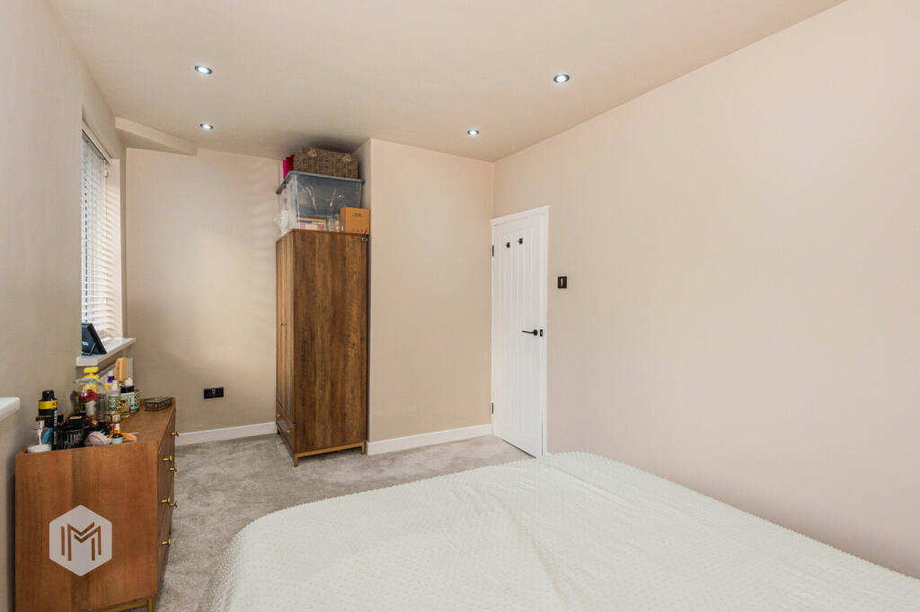Additional property image - Oxford Grove, Bolton, Greater Manchester, BL1 3AN