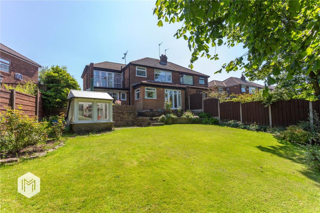 4 bedroom semidetached house for sale in Brookside Crescent