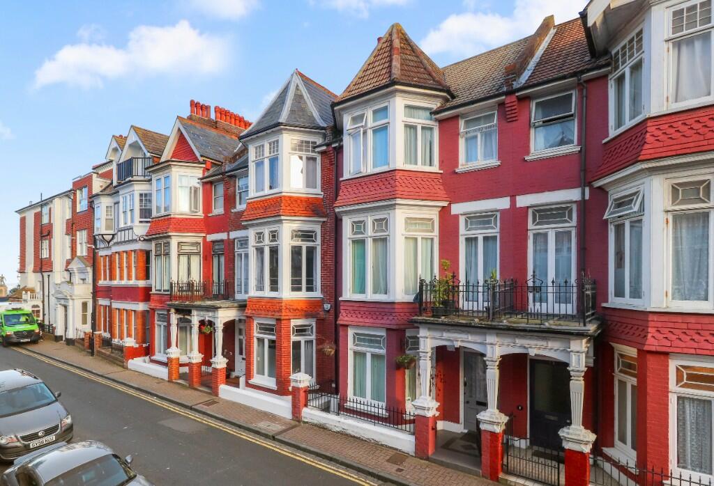 6 bedroom house of multiple occupation for sale in Elms Avenue