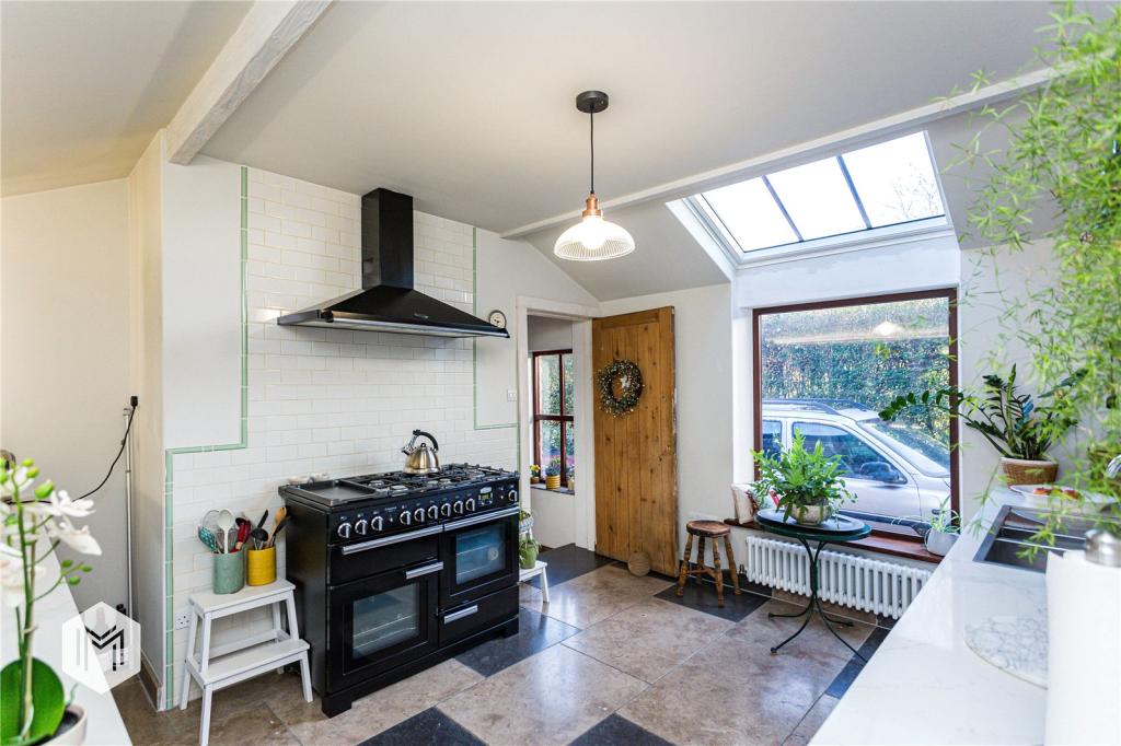 4 bedroom semidetached house for sale in Newton Road, Lowton