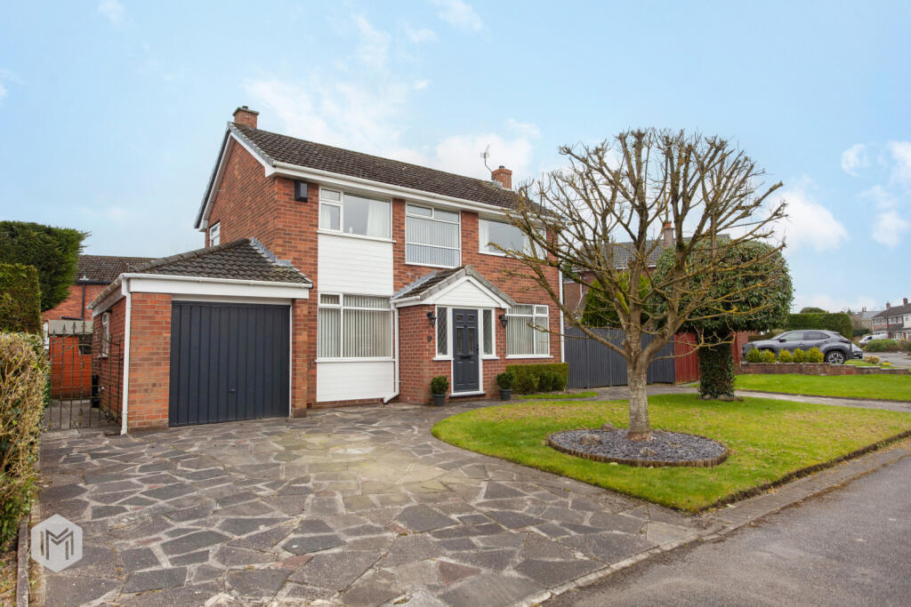 3 bedroom detached house for sale in Chiltern Road, Culcheth
