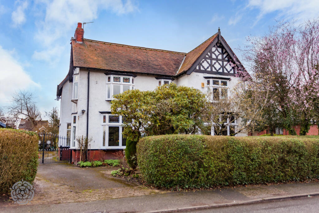 4 bedroom detached house for sale in Hob Hey Lane, Culcheth, Warrington, Cheshire, WA3 4NR, WA3