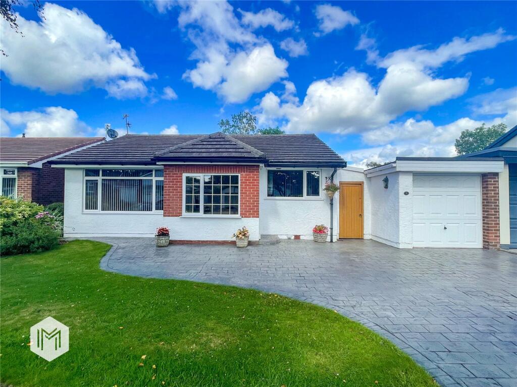 4 bedroom bungalow for sale in Chiltern Road, Culcheth, Warrington