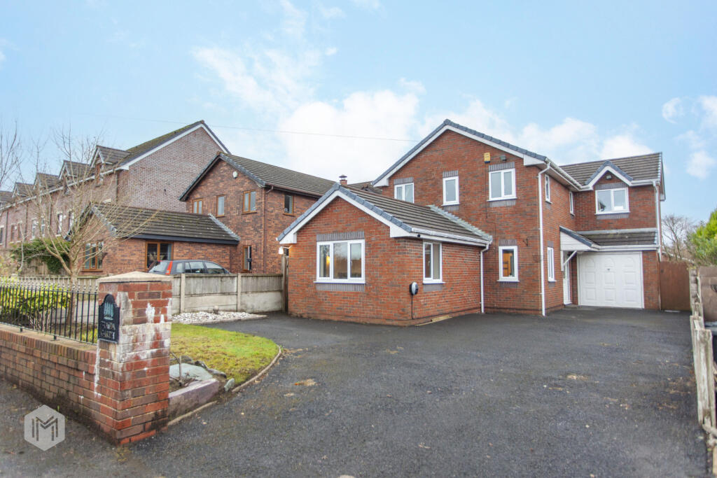4 bedroom detached house for sale in Dodds Farm Lane, Aspull, Wigan
