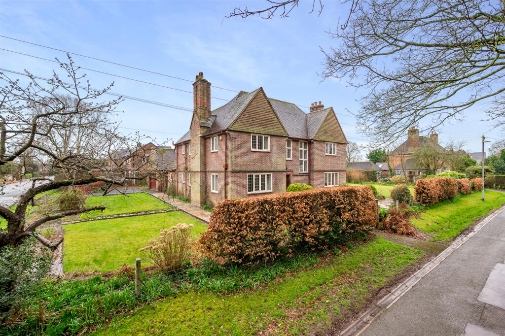 5 bedroom detached house for sale in Broseley Avenue, Culcheth ...