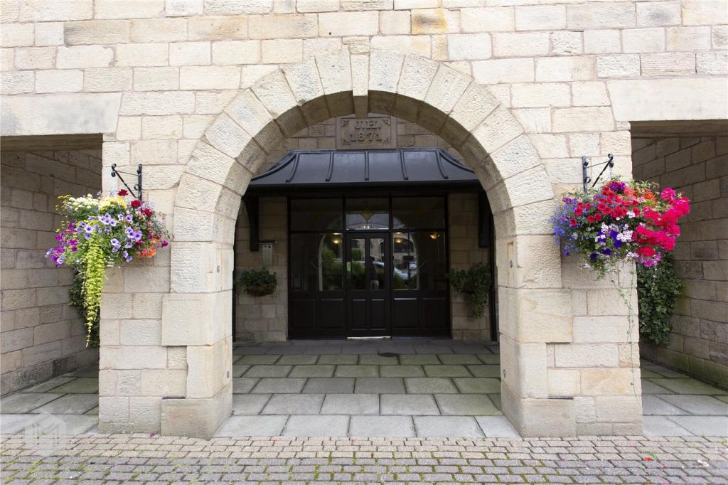 2 bedroom apartment for sale in Hardcastle Gardens, Bradshaw, Bolton, BL2