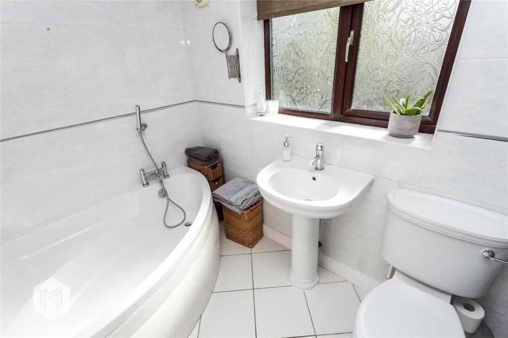 4 bedroom detached house for sale in Longsight Lane, Bolton, Greater
