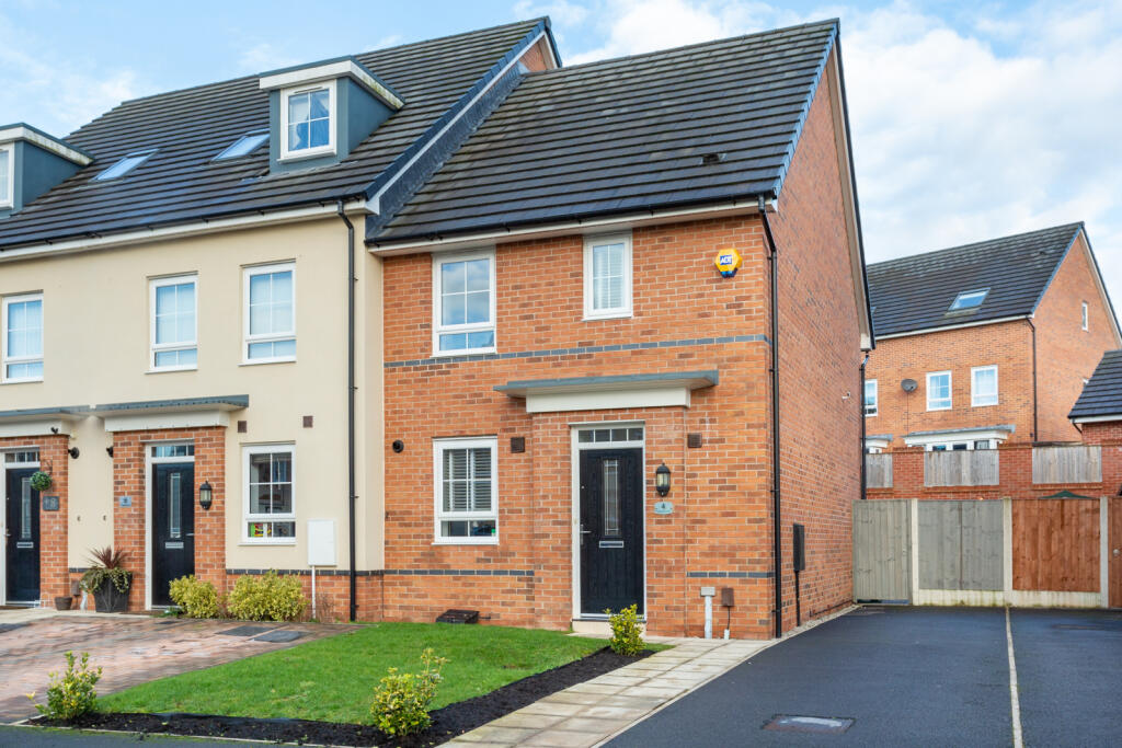 3 bedroom end of terrace house for sale in Palmetto Lane, Worsley