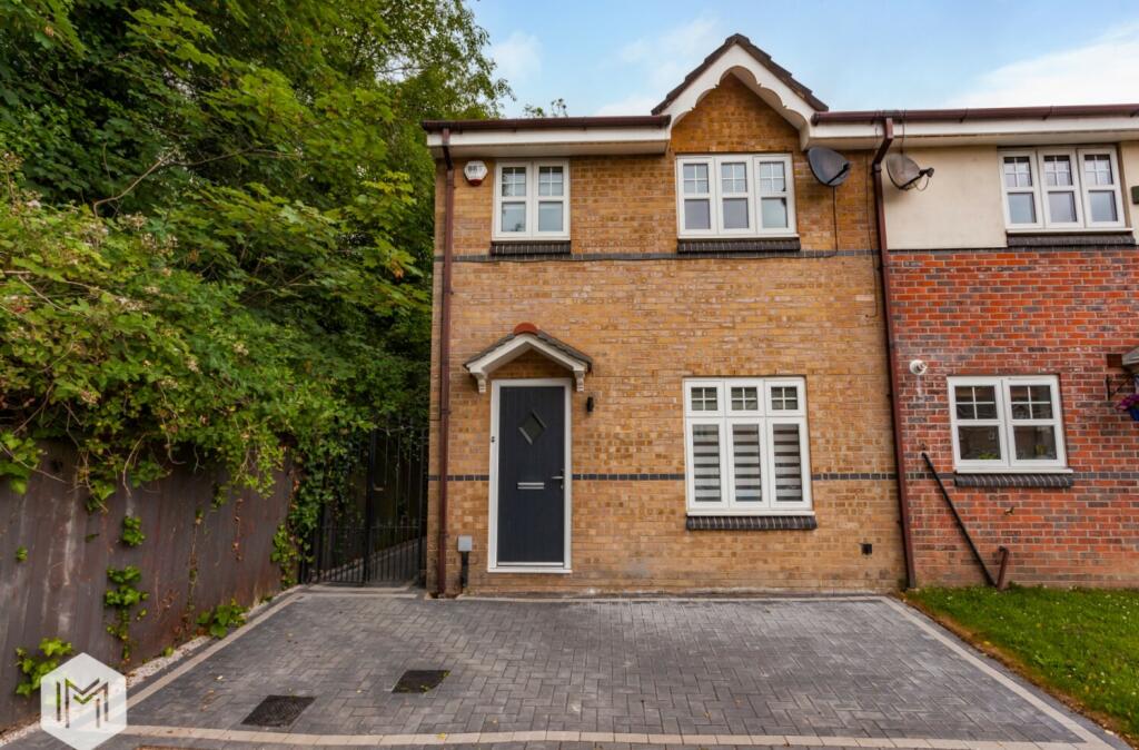 3 bedroom end of terrace house for sale in Quarry Pond Road, Worsley