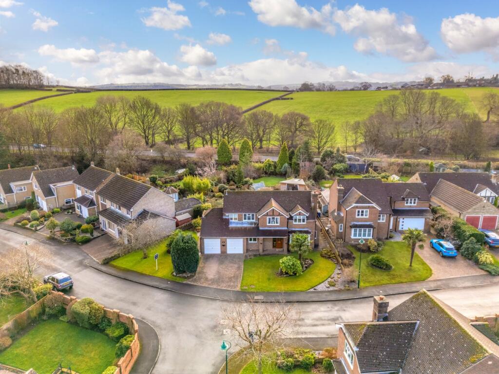 4 bedroom detached house for sale in St Juliens Way, Cawthorne