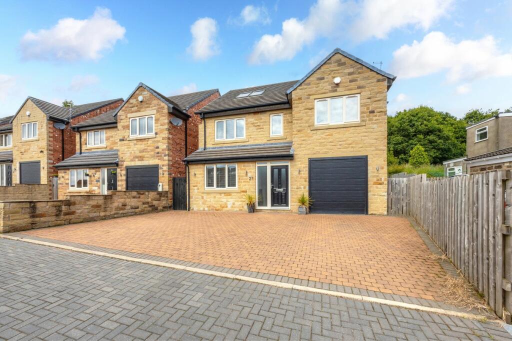 5 bedroom detached house for sale in Oaklea Close, Staincross, Barnsley
