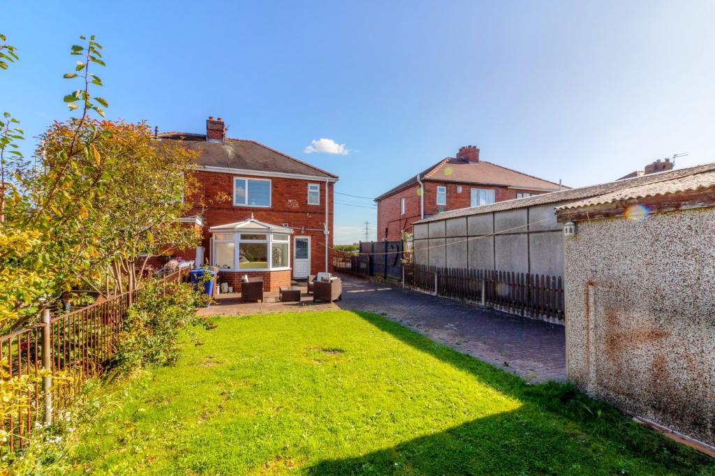 3 bedroom semidetached house for sale in Royston Lane, Royston