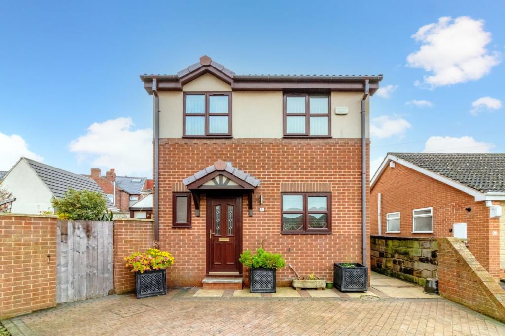 3 bedroom detached house for sale in Witham Court, Higham, Barnsley, S75