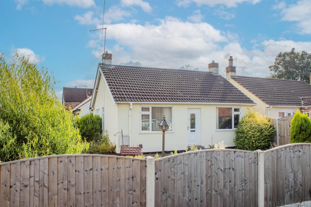 Main image of property: The Crescent Chilwell, Beeston, Nottingham, Nottinghamshire, NG9